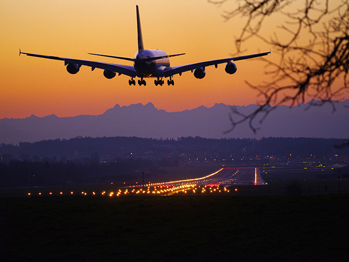 Plane landing in Zurich - Copyright Flughafen Zurich AG