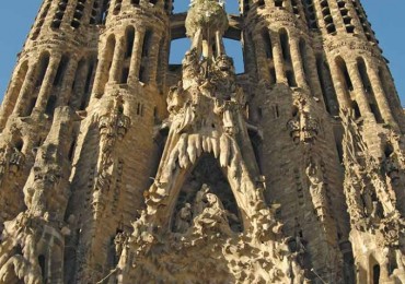 basilica-sagrada-familia.-image-by-espai-dimatge-via-turisme-de-barcelona-680x1024.jpg