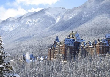best-luxury-hotels-canada-fairmont-banff-springs.jpg