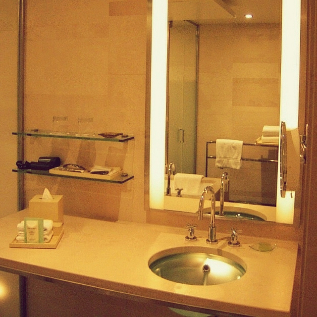 Superior King Bathroom - Four Seasons Tokyo at Marunouchi