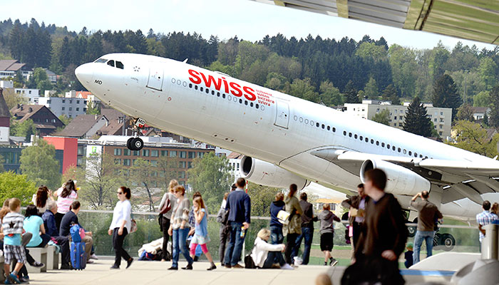 Zuschauerterrasse (Observation Deck) at Zurich Airport. Copyright Flughafen Zurich AG