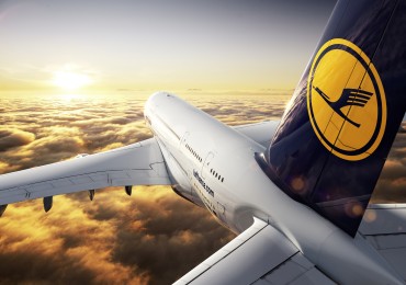 CGI: Air-to-air Motiv der Lufthansa A380./CGI: air-to-air image of the Lufthansa A380.