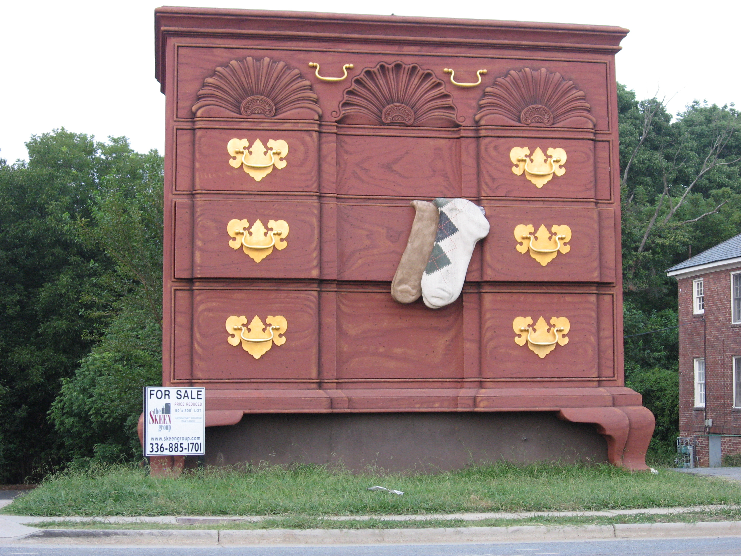 World's Largest Chest of Drawers