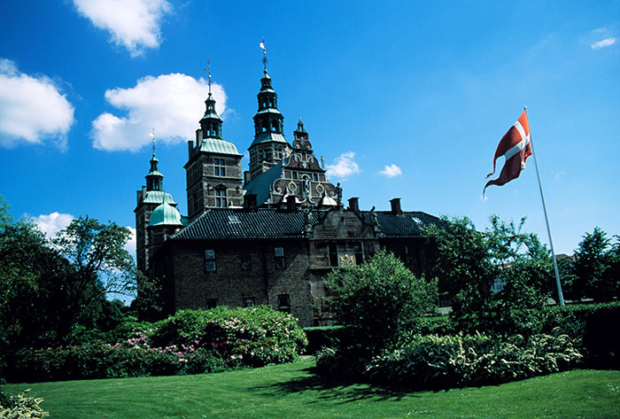 Rosenborg Castle Photographer - Wonderful Copenhagen - Image via www.copenhagenmediacenter.com