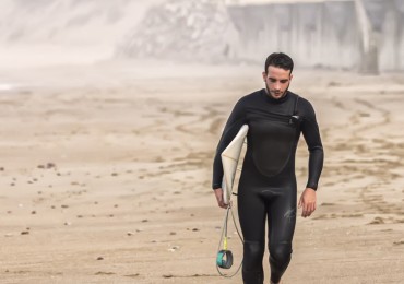 surfer-newquay-full-wetsuit-recommended-all-year-round.jpg