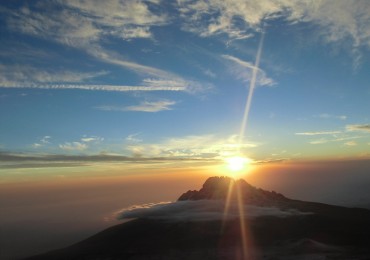kilimanjaro-574299_1280.jpg