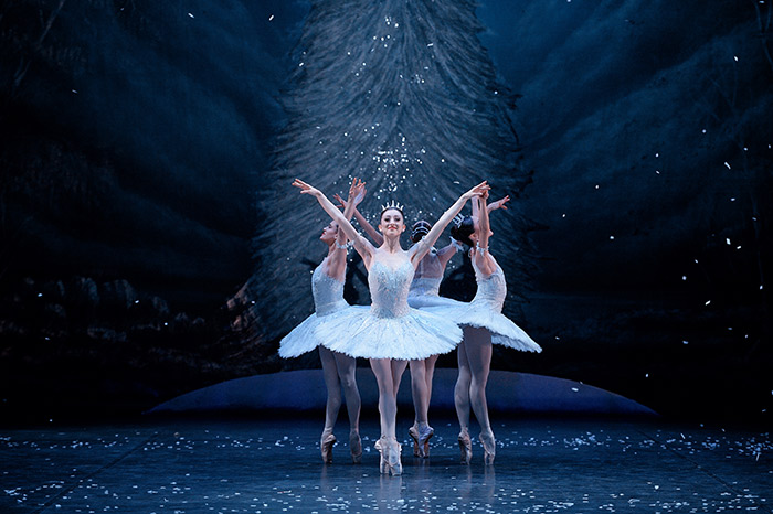 madison_keesler_and_other_artists_of_the_company_in_nutcracker_c_laurent_liotardo