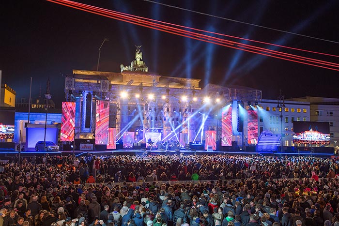 Silvester am Brandenburger Tor New Year's Eve at Brandenburg Gate. Via visitBerlin, (c) Wolfgang Scholvien