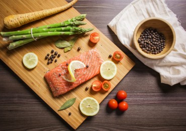 preparing-grilled-salmon-steak-picjumbo-com-1024x683.jpg