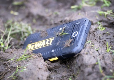 dewalt-phone-mud-1024x683.jpg