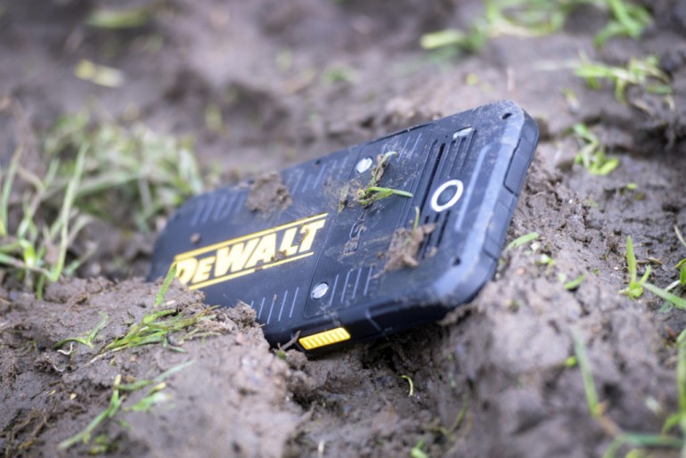 dewalt-phone-mud-1024x683.jpg