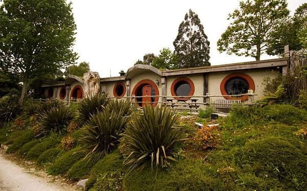 the-hobbit-motel-large.jpg