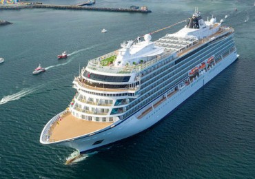 Immediately following the christening, Viking Sky set sail from Tromsø with a convoy of small boats and fishing vessels to spend the longest day of the year in Nordkapp (North Cape), Norway.