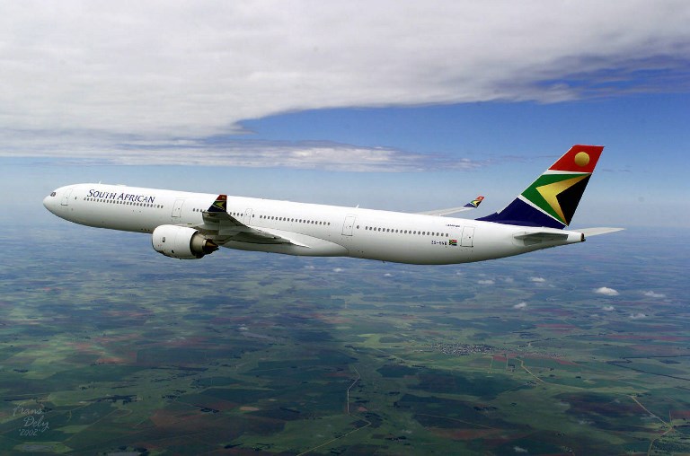 Undated handout photo of the Airbus A340-600 sporting the logo and colors of South African Airways .    AFP PHOTO -AIRBUS /PASCAL PAVANI/pp / AFP PHOTO / PASCAL PAVANI